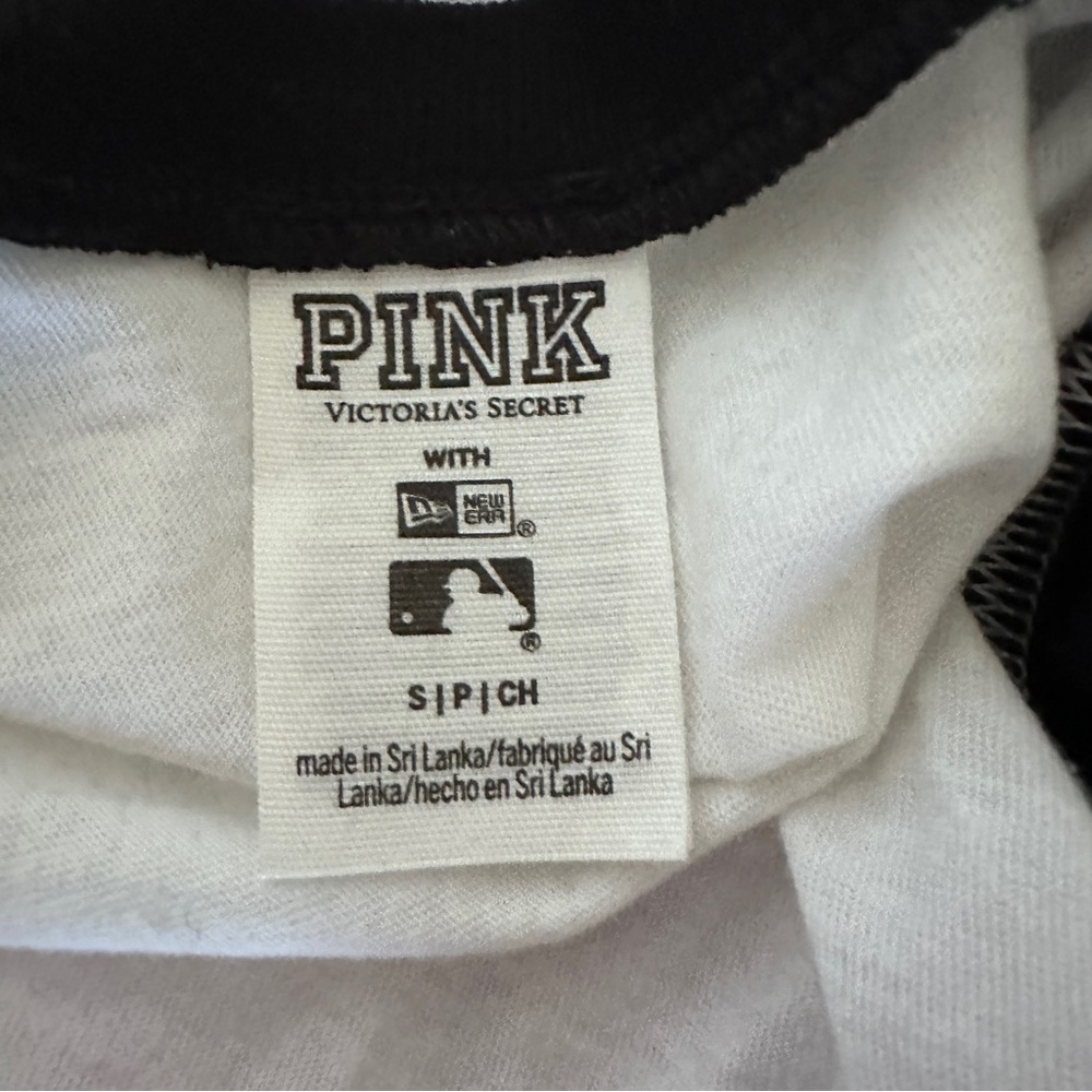 San Francisco Giant's Cropped Graphic Tee - Picture 5 of 6